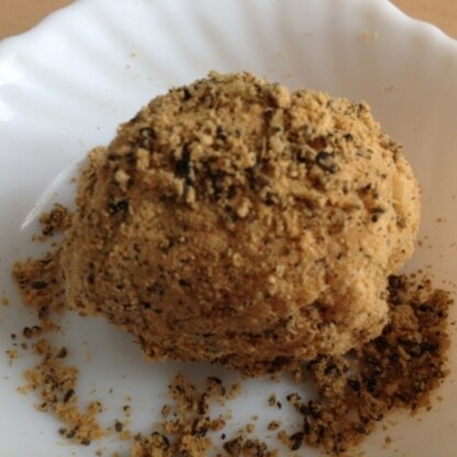 黒胡麻きな粉で作ってみました。
お米ともち米のミックスのおはぎ(#^.^#)
美味しかったです。